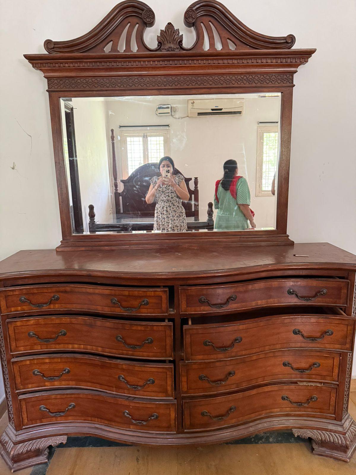Pickup and payment — Selling Used & Antique Furniture in Hyderabad
