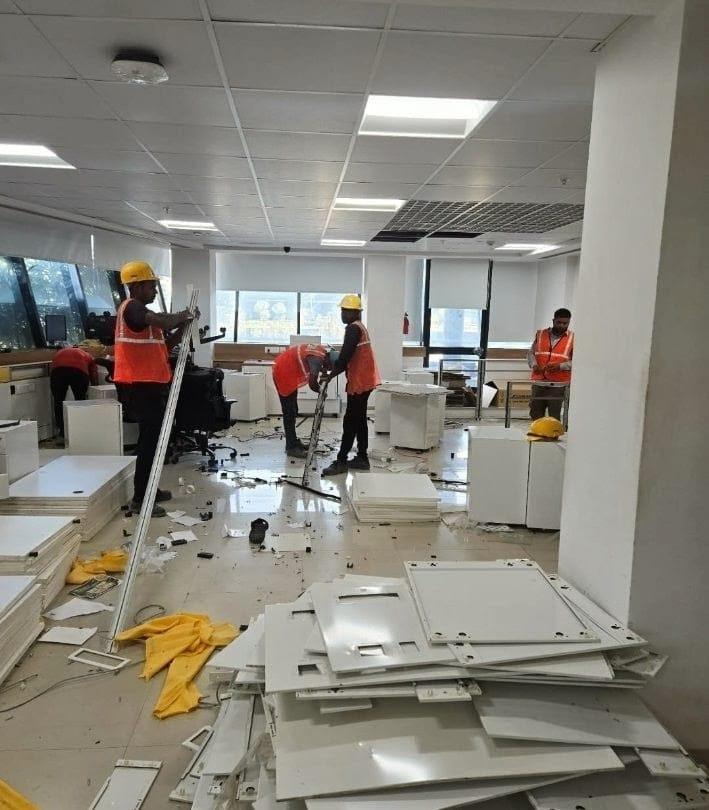 Weighing, payment, handover — Office Dismantling: From a Single Floor to a Whole Building